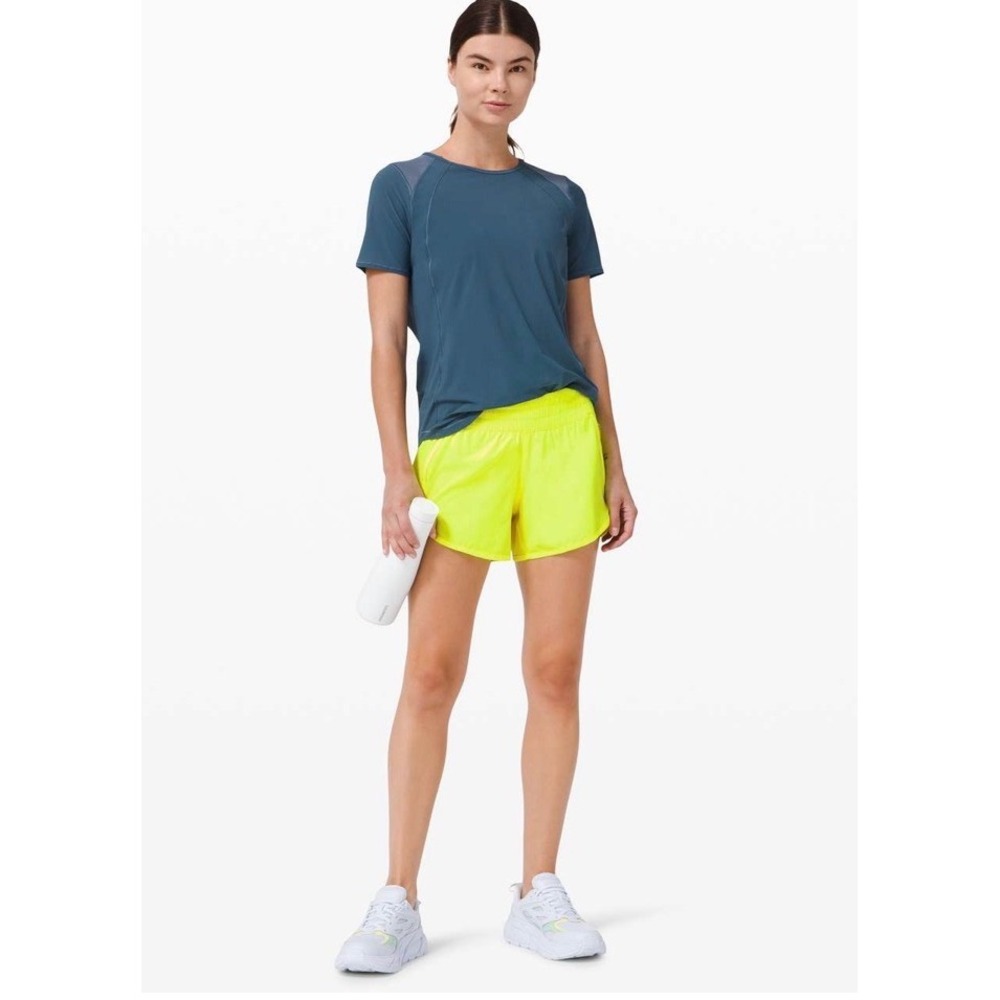Lululemon Tracker Shorts V Highlight Yellow 4" Size 8 W7AVDS